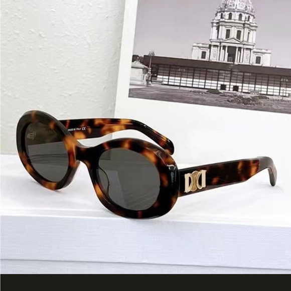 C e I i n e Sunnies! - Picture 1 of 1